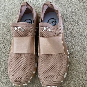 Apl sneaker